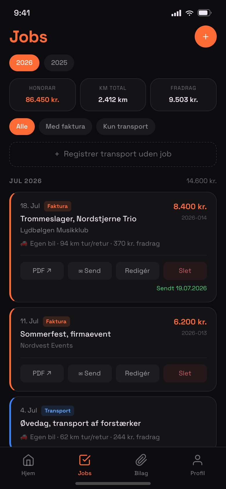 Portalens jobliste med månedsgrupper, honorar og status for hver faktura